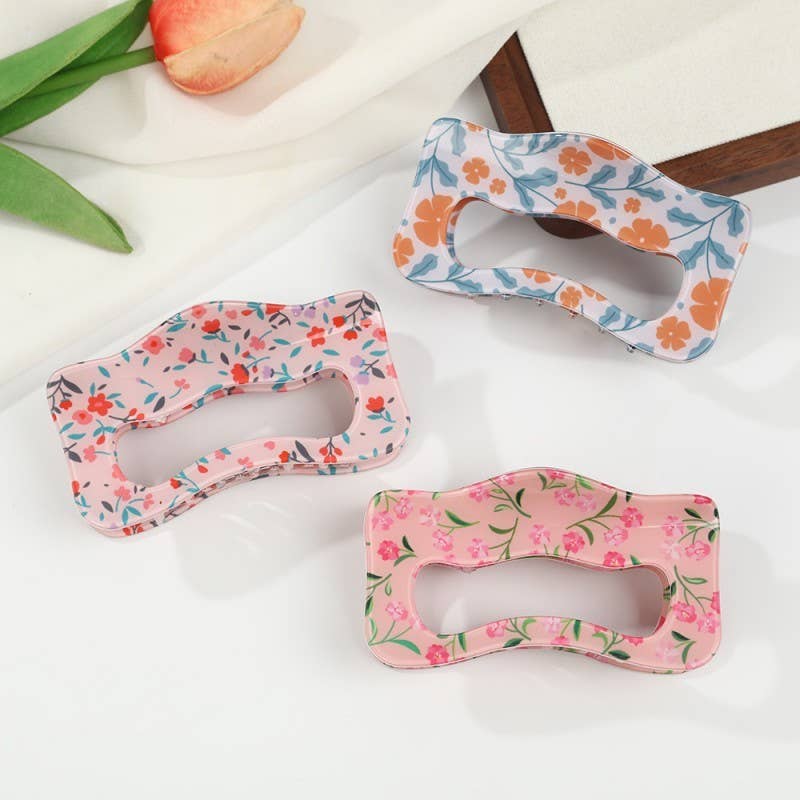 Floral Wavy Silhouette Claw Clip