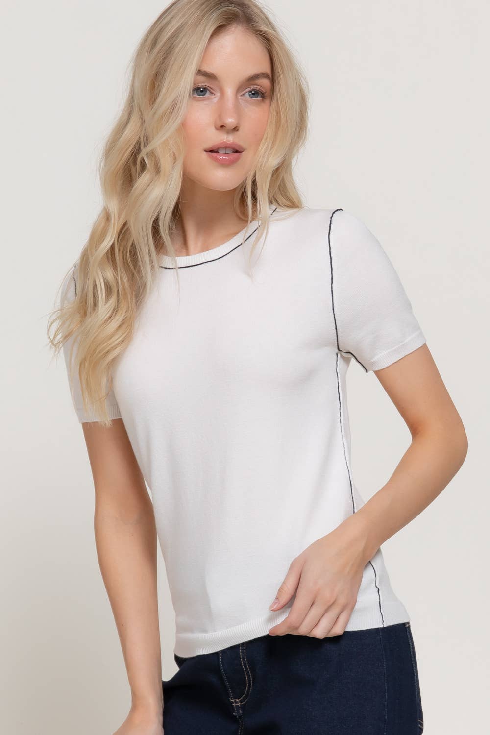 Short Sleeve Round Neck Knit Top with Contrasting Line