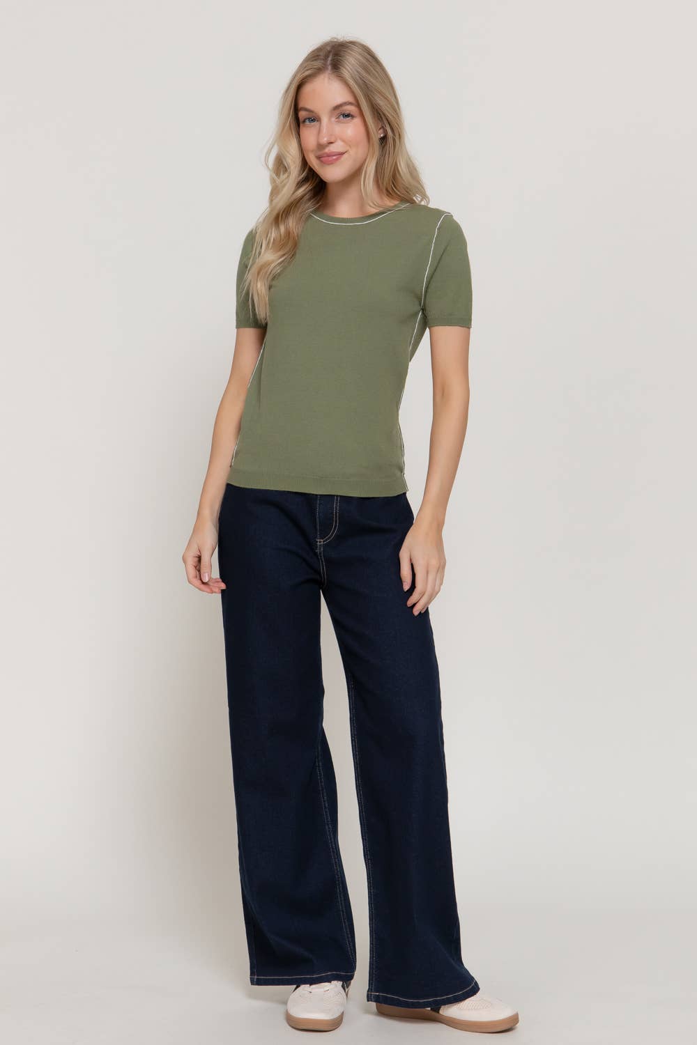 Short Sleeve Round Neck Knit Top with Contrasting Line
