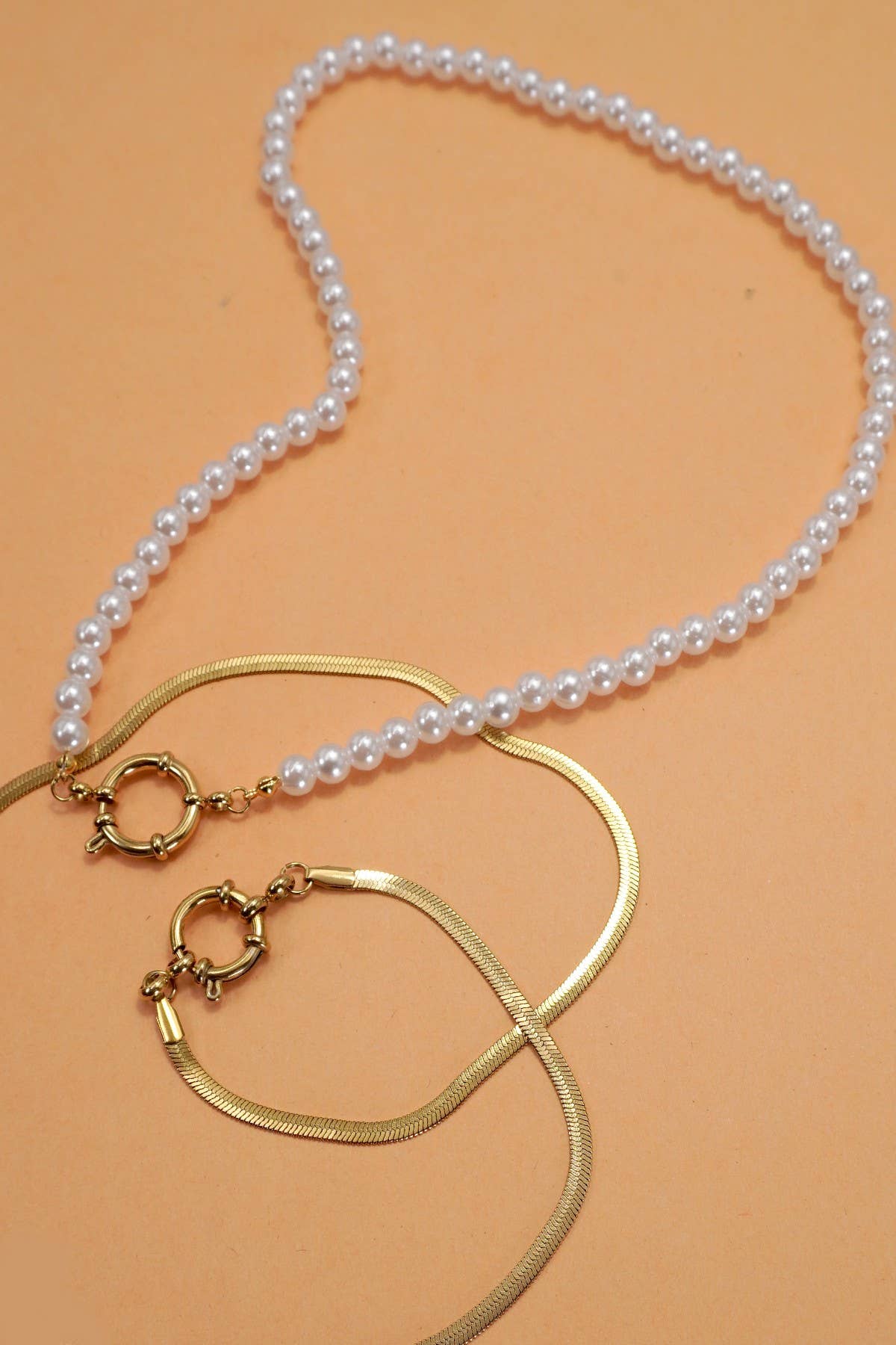 Pearl Spring Clasp Necklace