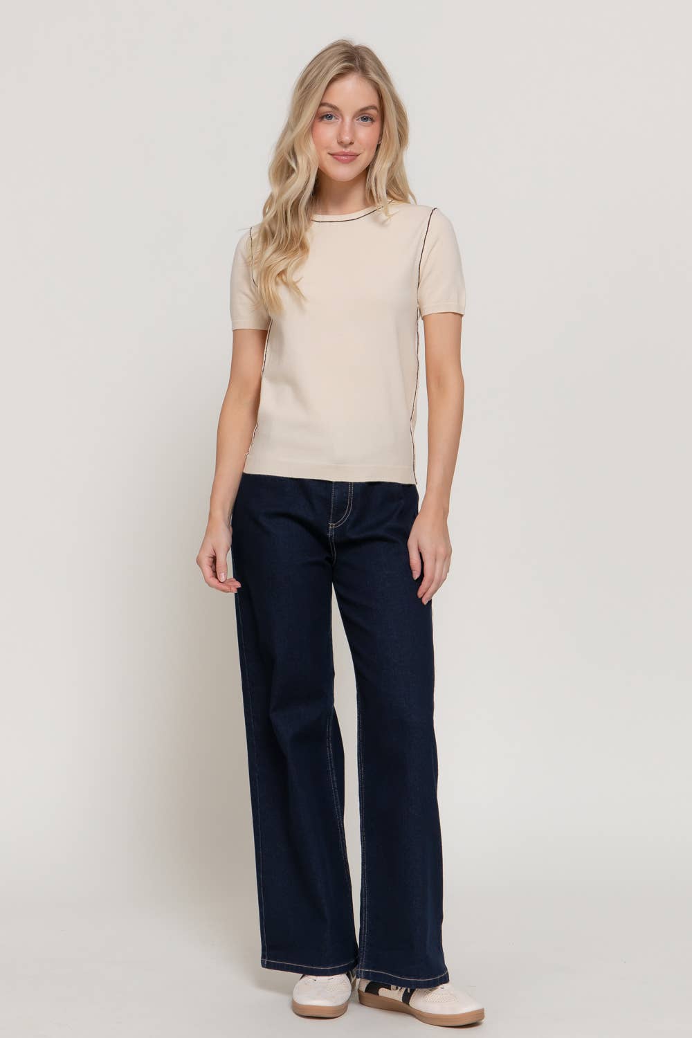 Short Sleeve Round Neck Knit Top with Contrasting Line