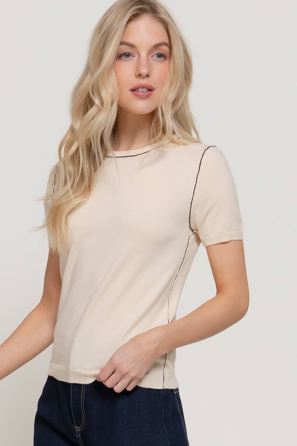 Short Sleeve Round Neck Knit Top with Contrasting Line