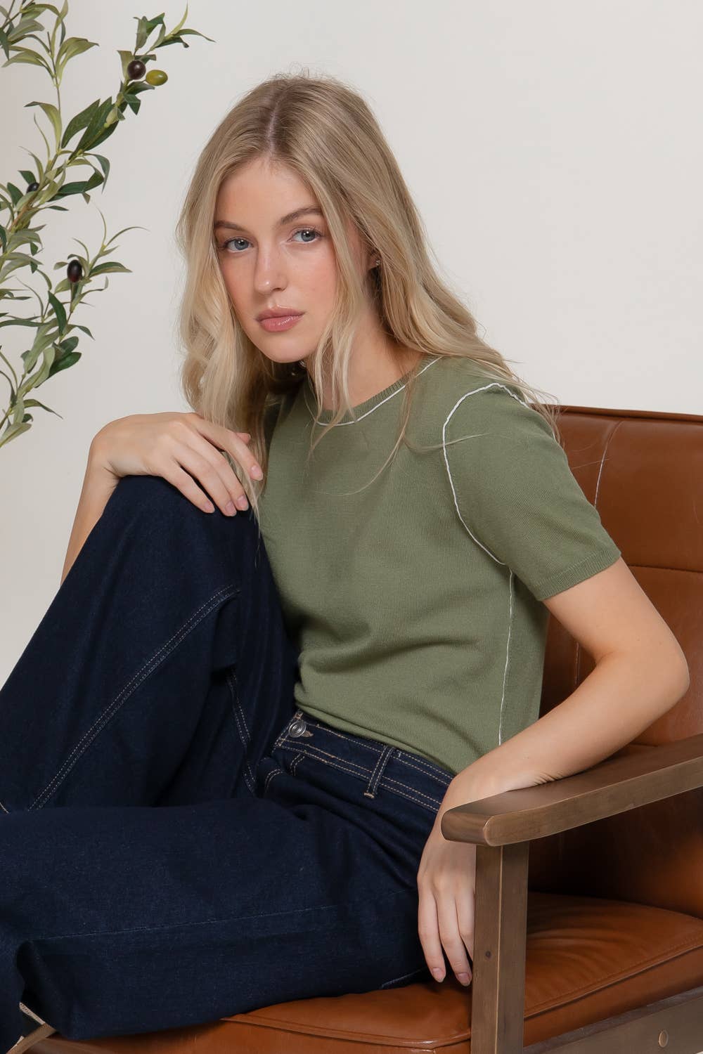 Short Sleeve Round Neck Knit Top with Contrasting Line