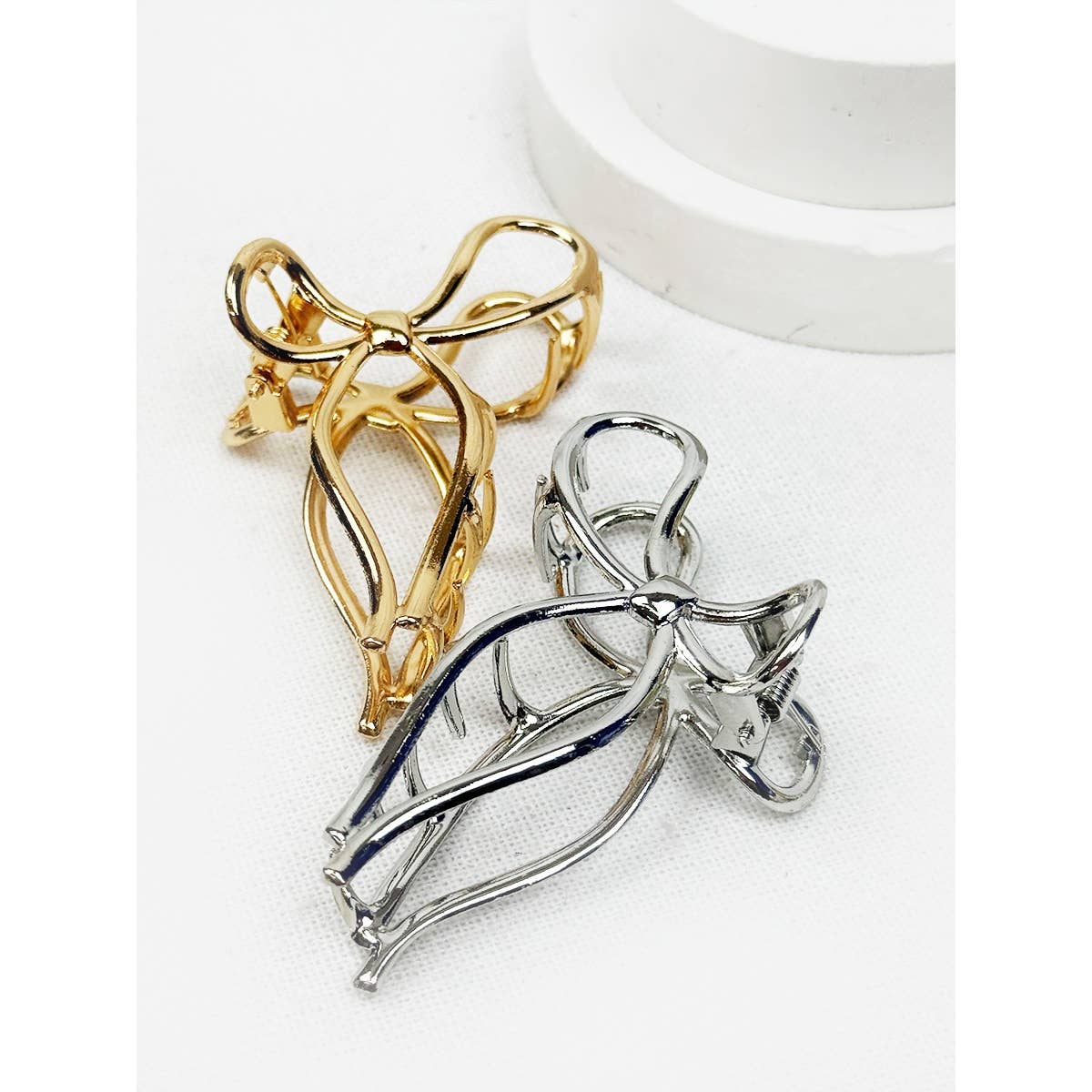 Medium Metal Bow Hair Claw Clip