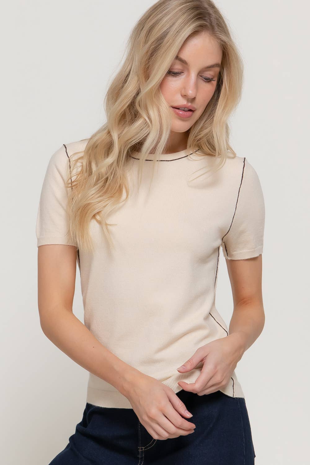 Short Sleeve Round Neck Knit Top with Contrasting Line