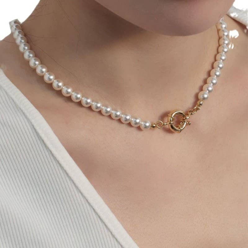 Pearl Spring Clasp Necklace