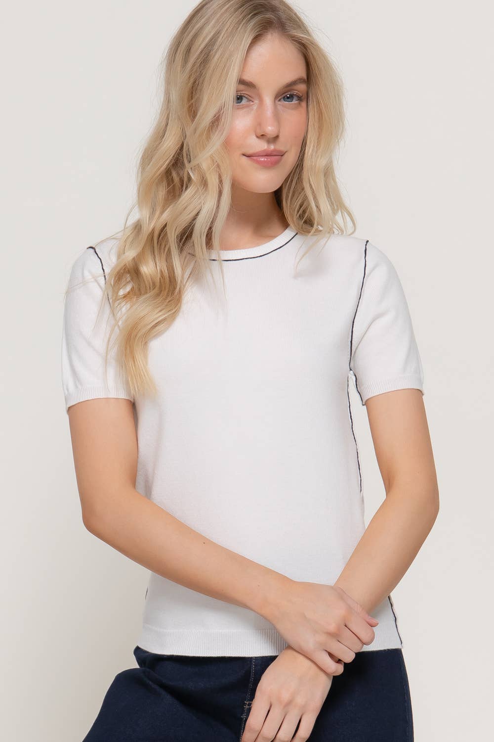 Short Sleeve Round Neck Knit Top with Contrasting Line