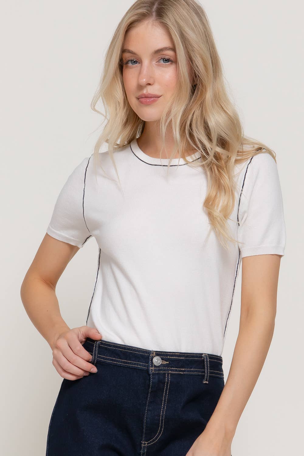 Short Sleeve Round Neck Knit Top with Contrasting Line