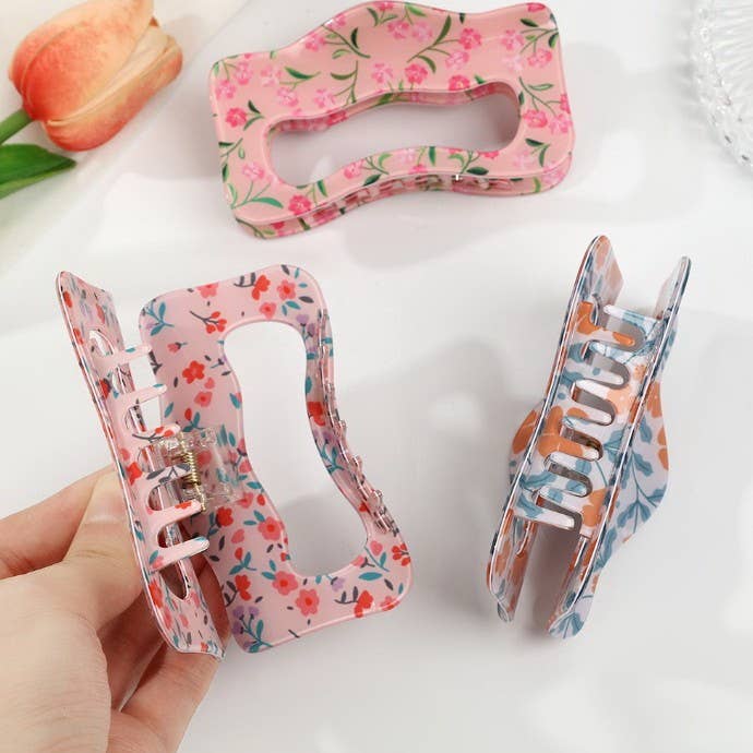 Floral Wavy Silhouette Claw Clip