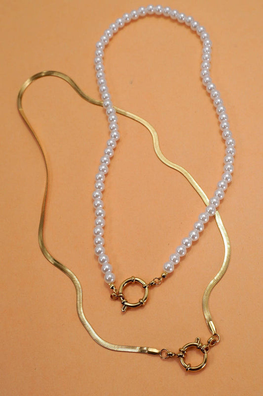 Pearl Spring Clasp Necklace