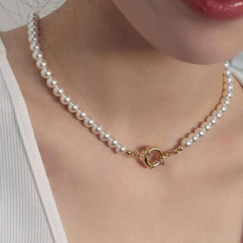 Pearl Spring Clasp Necklace