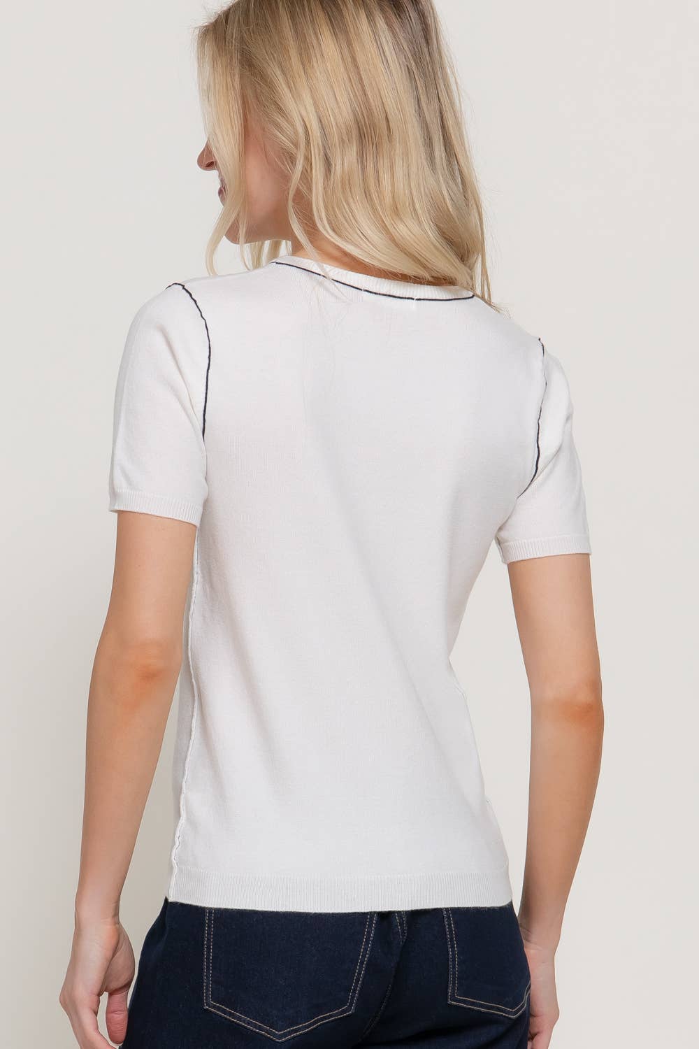 Short Sleeve Round Neck Knit Top with Contrasting Line
