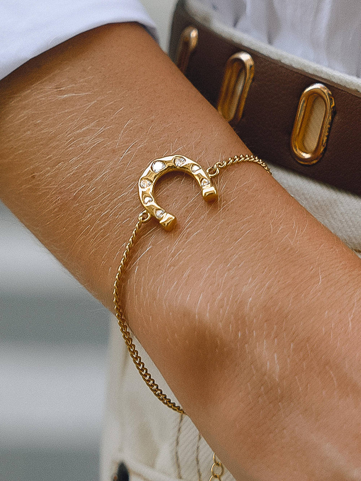 Tundra 18K Gold Non-Tarnish CZ Horseshoe Chain Bracelet