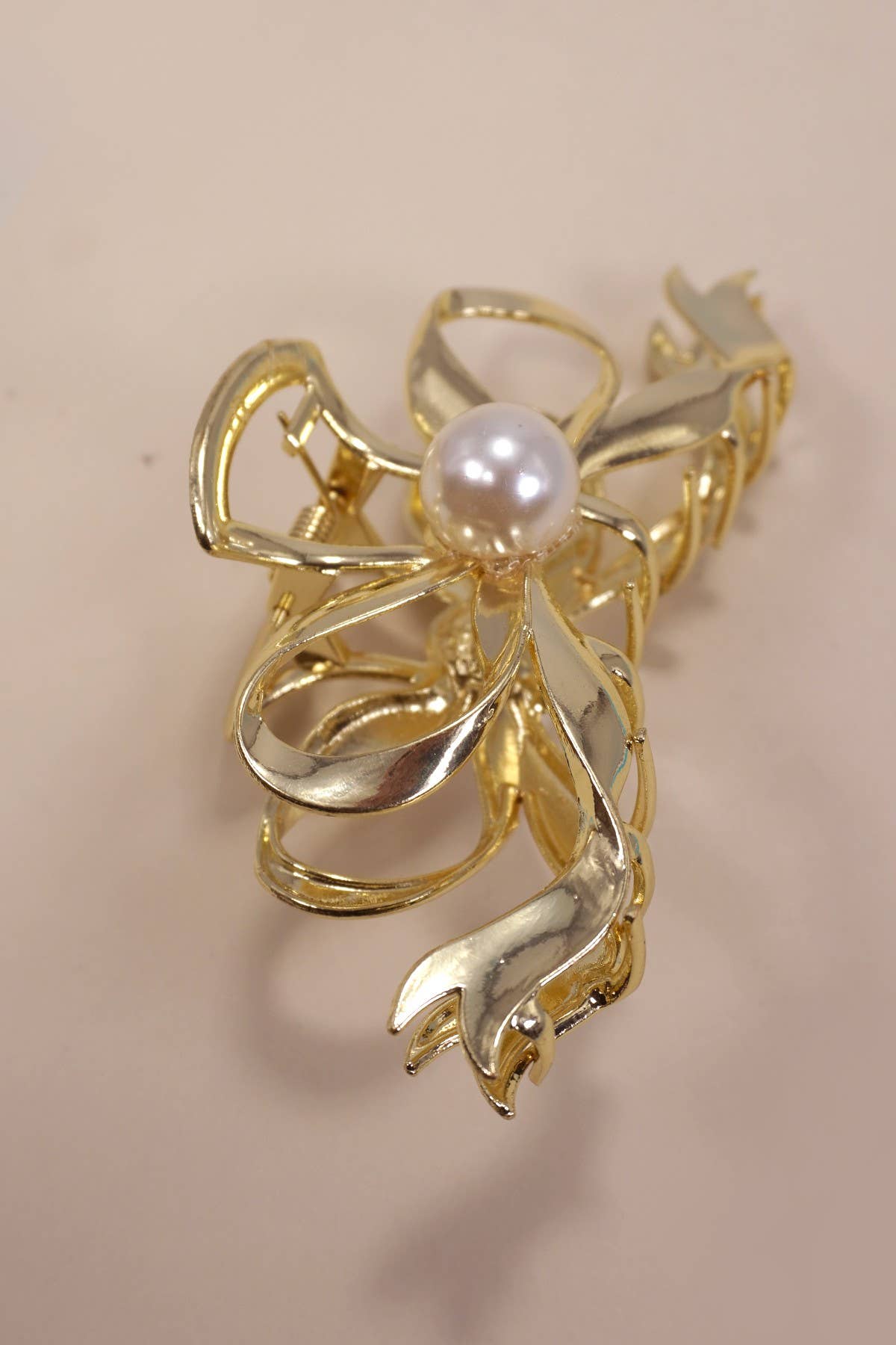 Bow Pearl Studded Hair Claw Clip