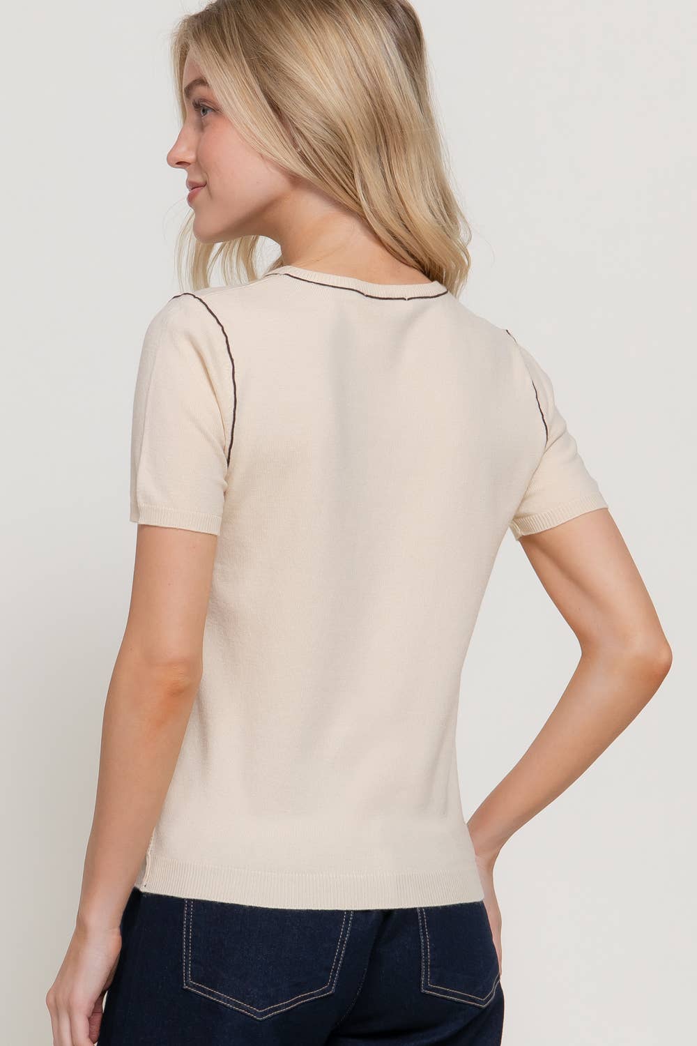 Short Sleeve Round Neck Knit Top with Contrasting Line