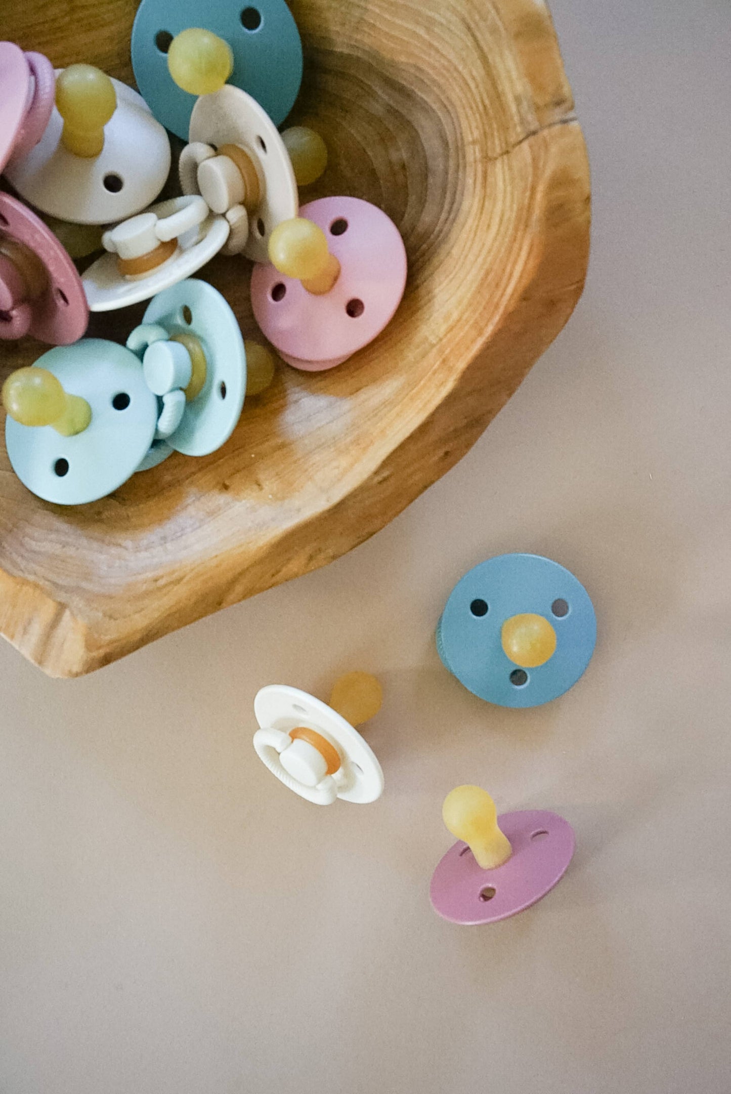 Itzy Soother™ Natural Rubber Paci Sets