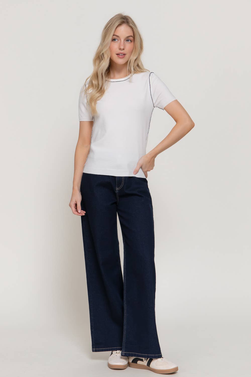 Short Sleeve Round Neck Knit Top with Contrasting Line