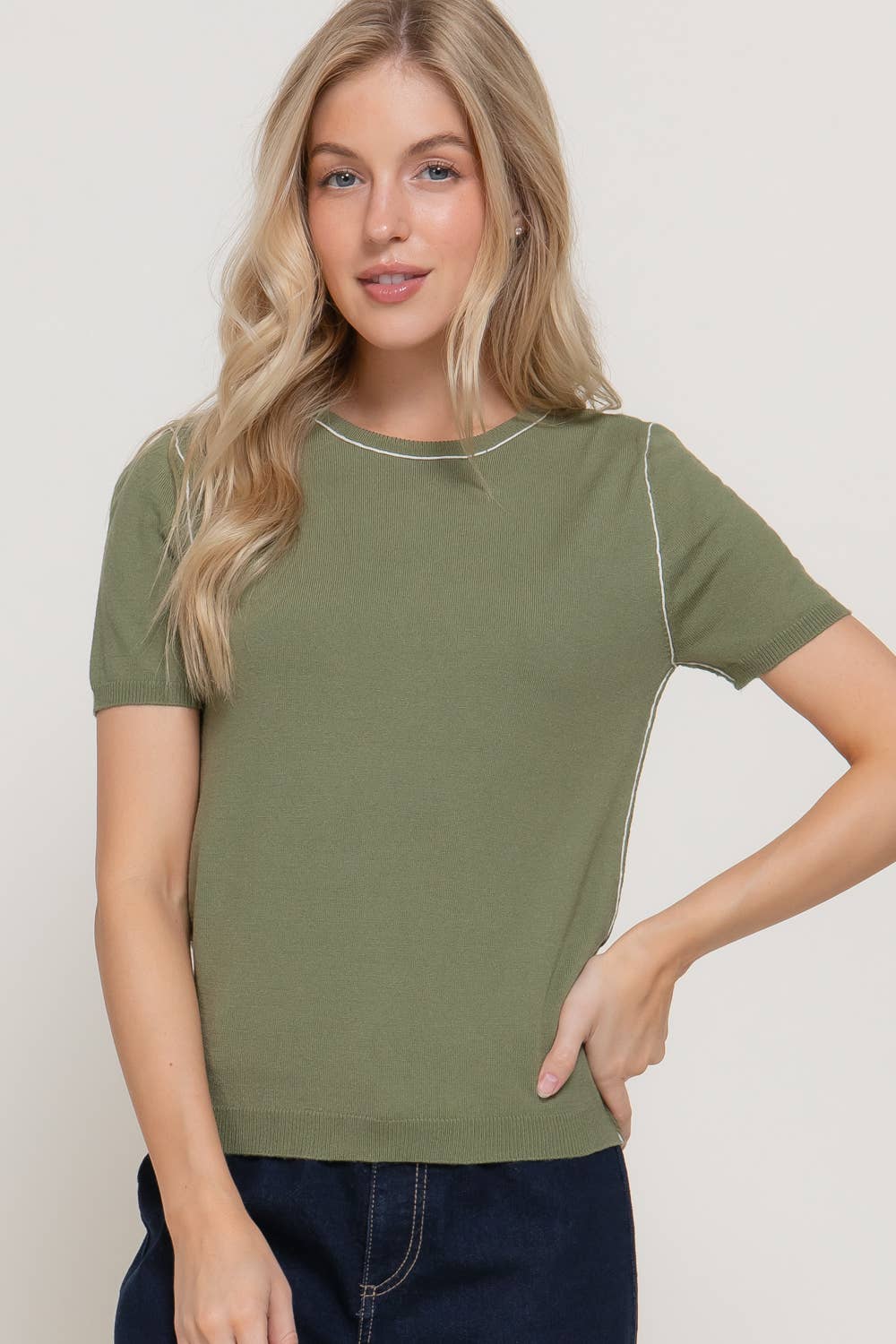 Short Sleeve Round Neck Knit Top with Contrasting Line